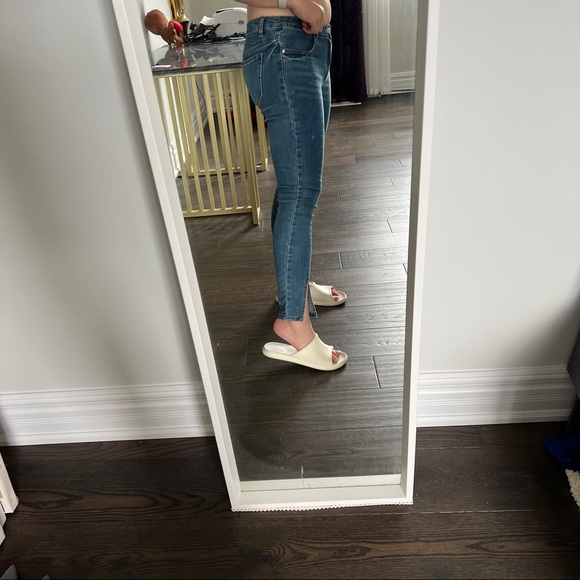 Split Design Jeans 👖 - Picture 7 of 8